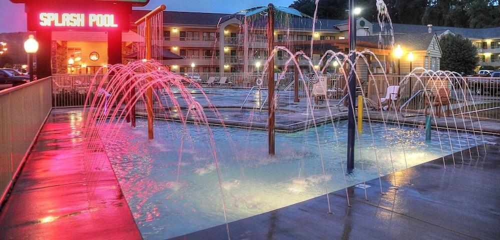 Comfort Inn & Suites At Dollywood Lane Pigeon Forge Esterno foto