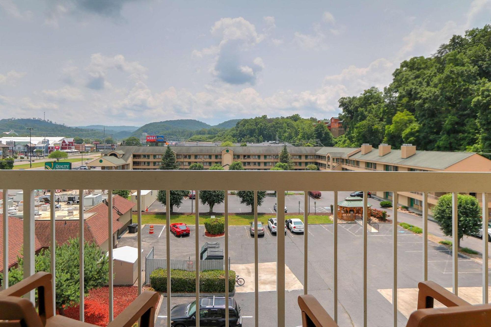 Comfort Inn & Suites At Dollywood Lane Pigeon Forge Esterno foto